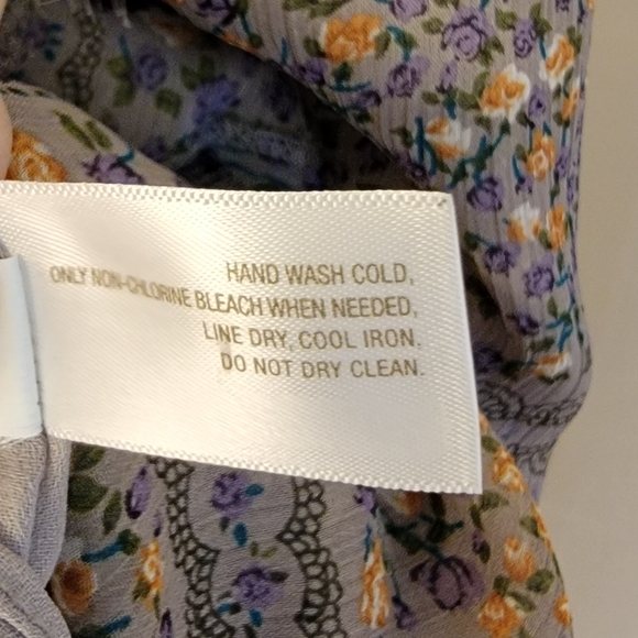 Old Navy Boho Sleeveless Grey Floral Top, Size Medium - Picture 9 of 10